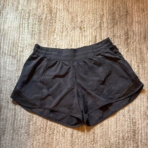 Lululemon Hotty Hot Low-Rise short 4”